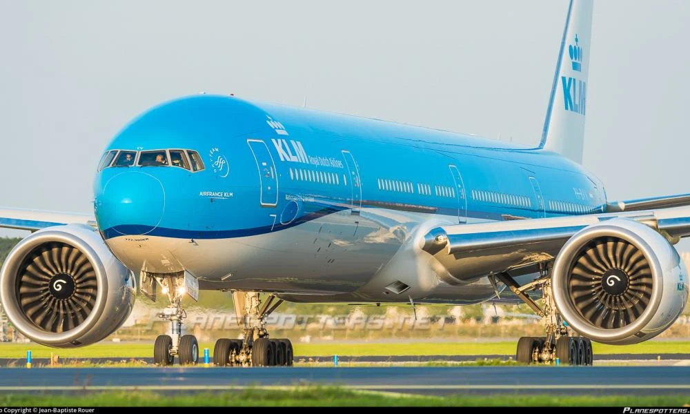 Boeing 777 της KLM επέστρεψε στο Αμστερνταμ εξαιτίας τεχνικού προβλήματος